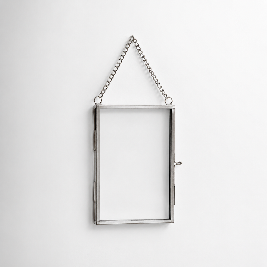 5x3 in silver floating glass frame with hanging chain