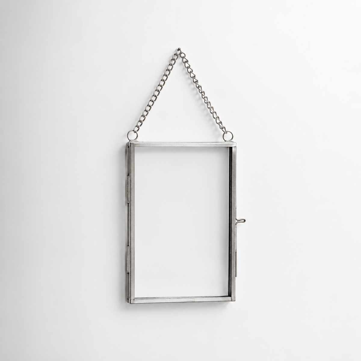 5x3 in silver floating glass frame with hanging chain